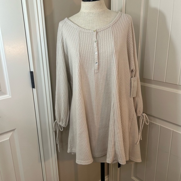 Lizard Thicket NWT Cream Puff Sleeve Blouse with Tie Front and Ribbed Texture - Picture 9 of 10